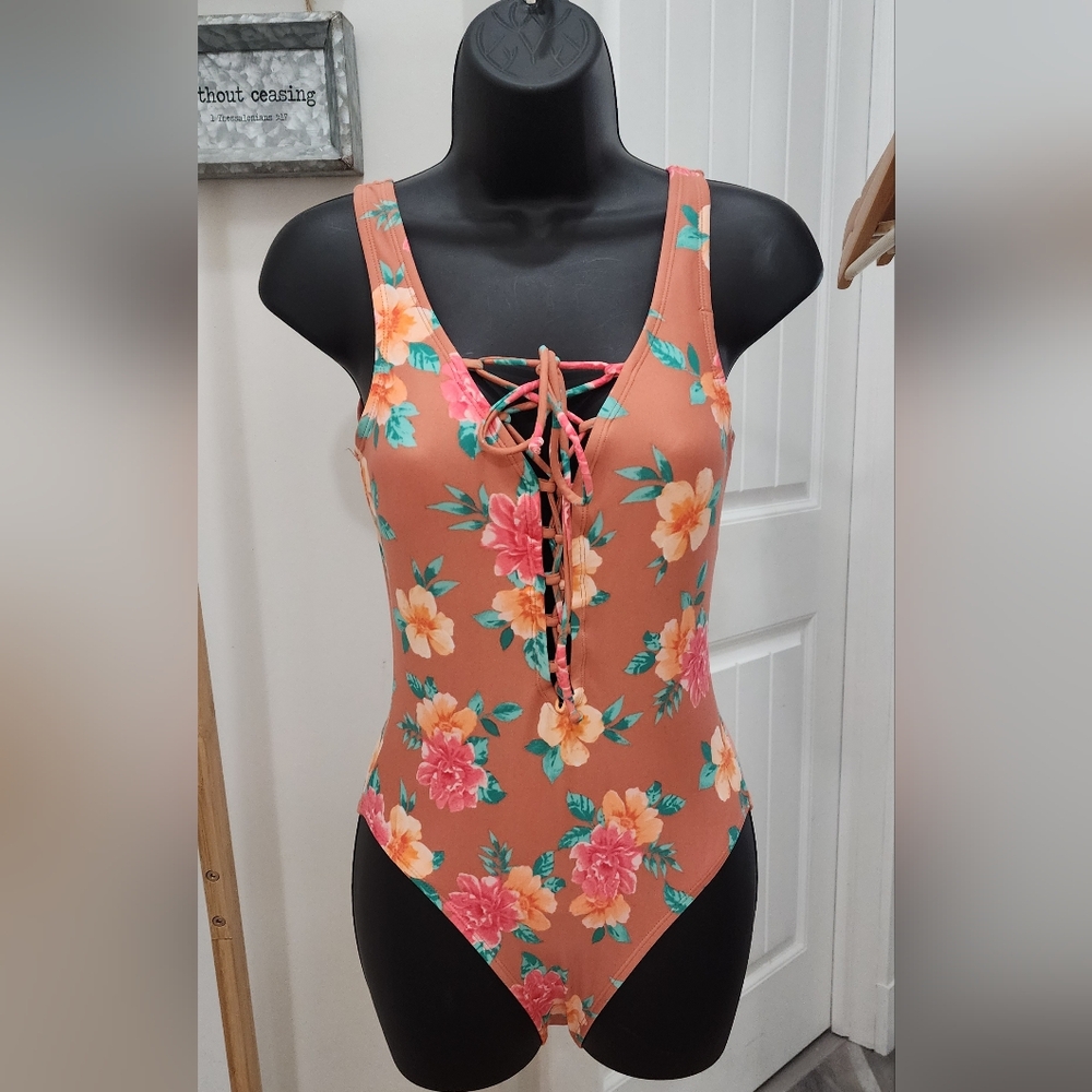 GB Dillard's swimsuit NWT size small